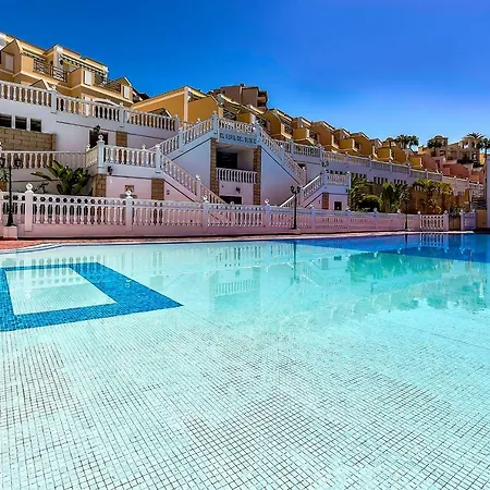 Luxury Beach House With 4 Bedrooms 別荘 *