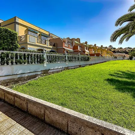 Luxury Beach House With 4 Bedrooms 別荘 *