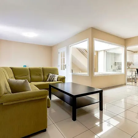 Luxury Beach House With 4 Bedrooms Holiday home *
