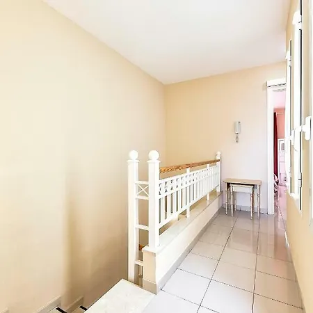 Luxury Beach House With 4 Bedrooms Holiday home *