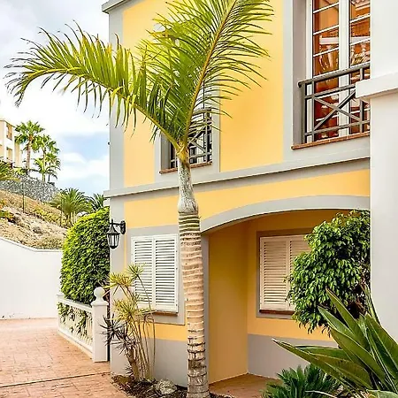 Дом отдыха Luxury Beach House With 4 Bedrooms