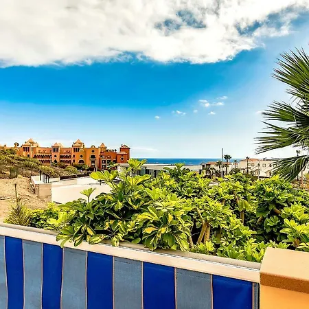 Luxury Beach House With 4 Bedrooms Адехе
